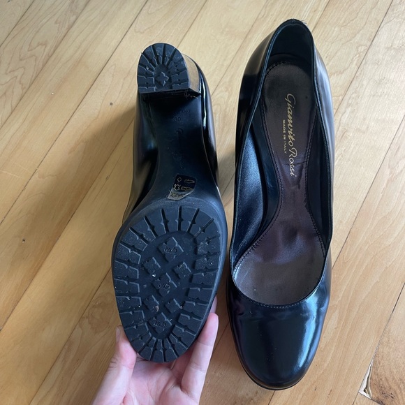 Gianvito Rossi Patent Leather with Wooden Heel Detail - Picture 3 of 4